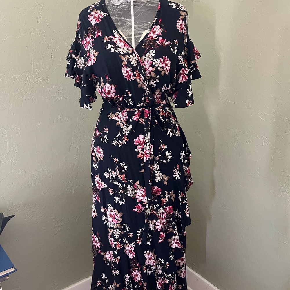 Chelsea & Violet Black Floral Maxi Dress